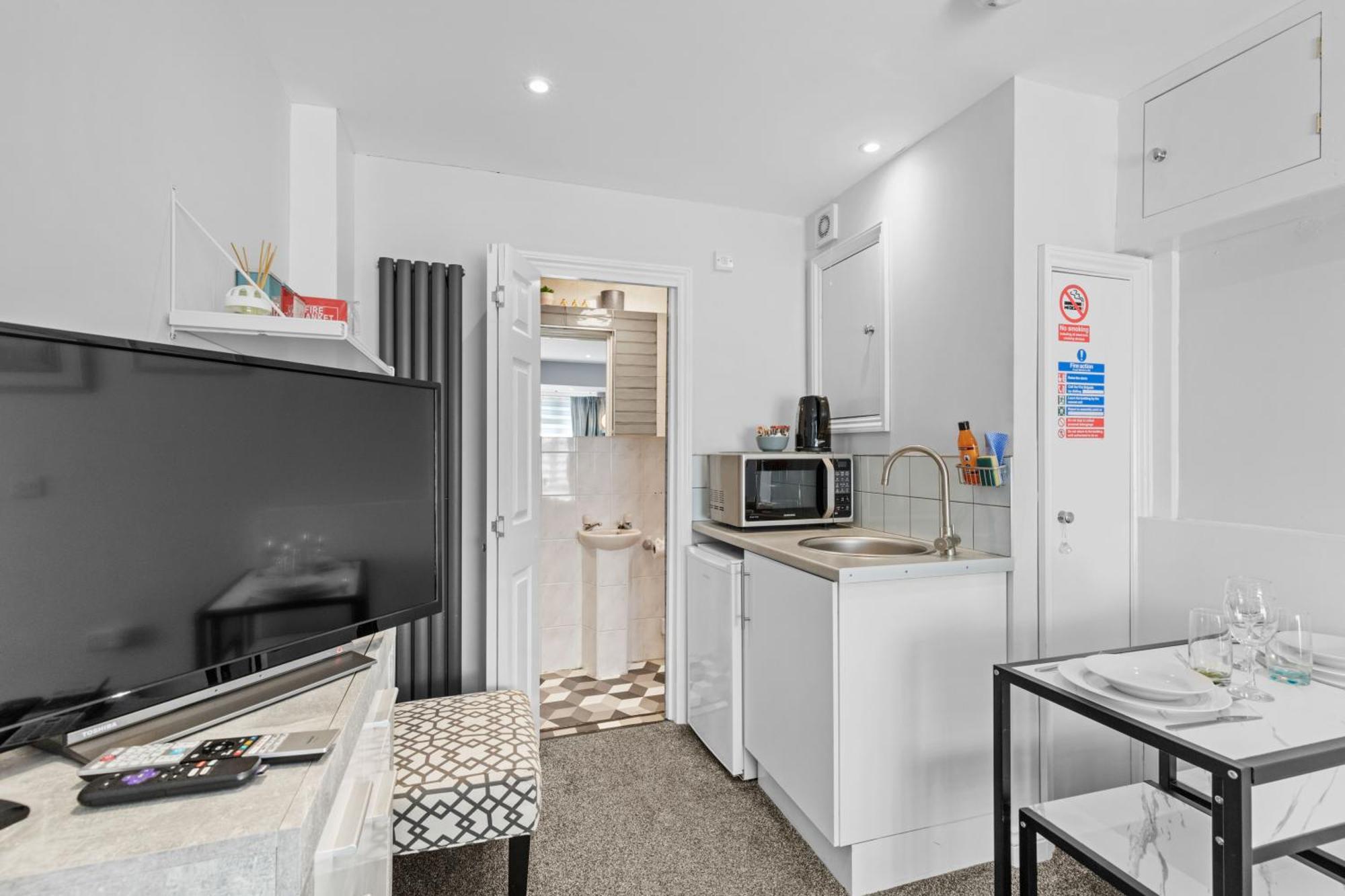 Rottingdean Boutique Studio Apartment By The Sea ブライトン エクステリア 写真