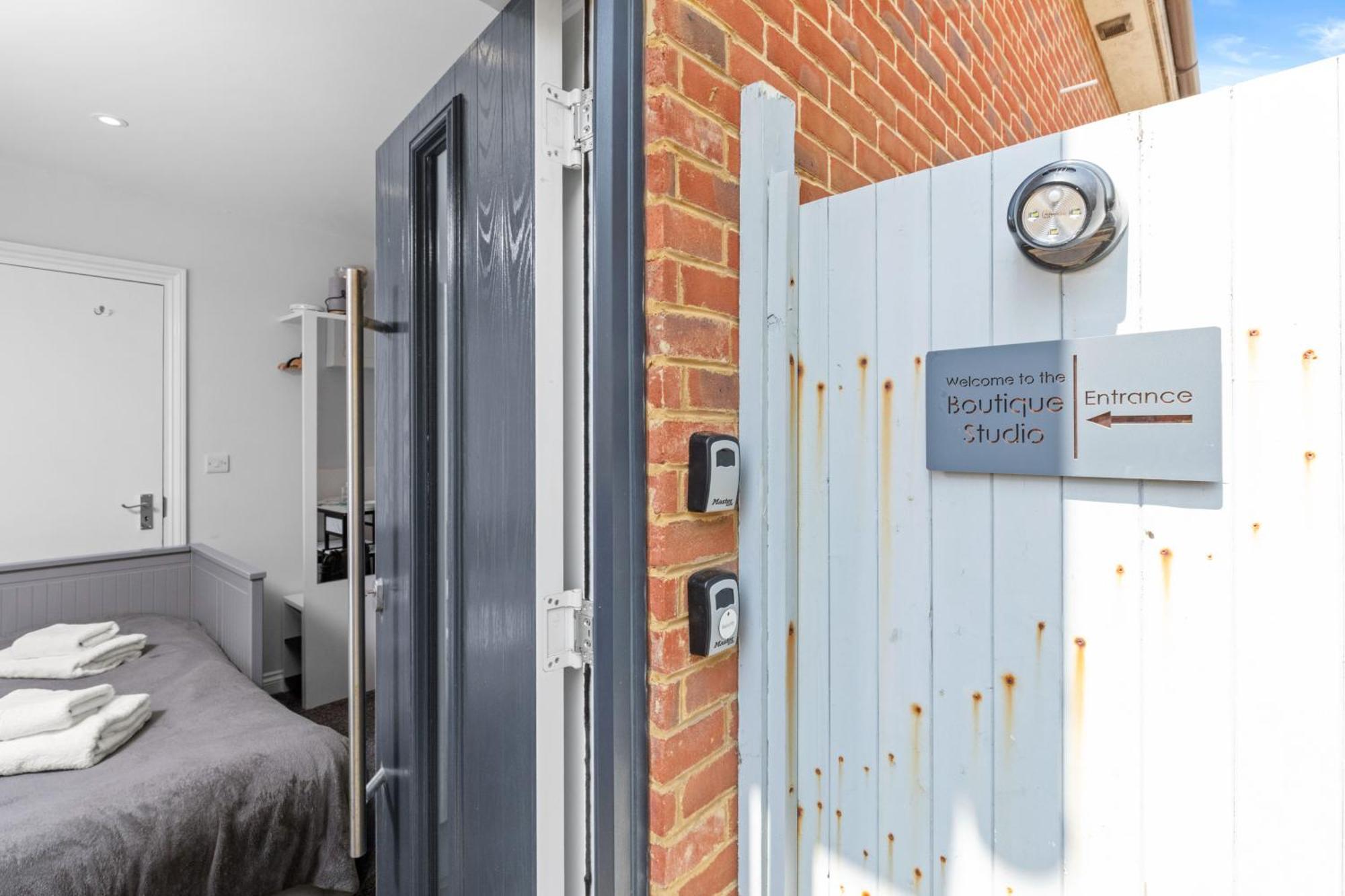 Rottingdean Boutique Studio Apartment By The Sea ブライトン エクステリア 写真